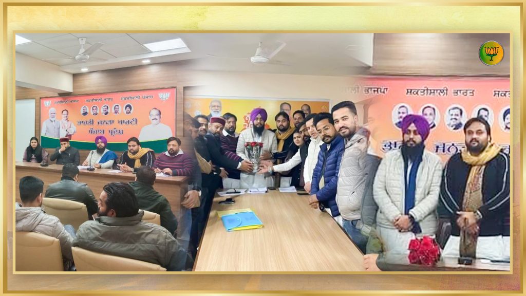 नवनियुक्त यूथ बीजेपी प्रधान कंवर वीर सिंह टोहरा को सम्मान
